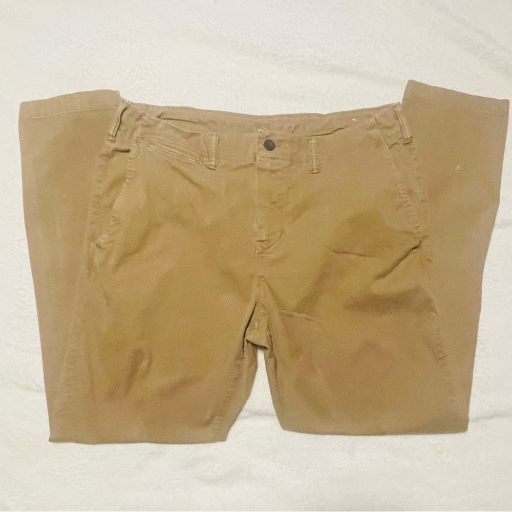 American Eagle dark khaki pants. Men’s size 34/32
